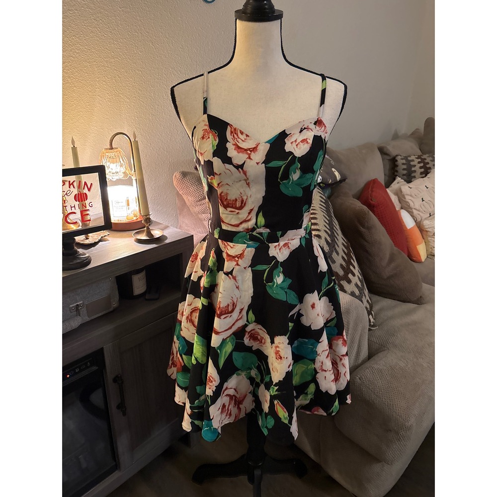 Impressions women's dress M floral